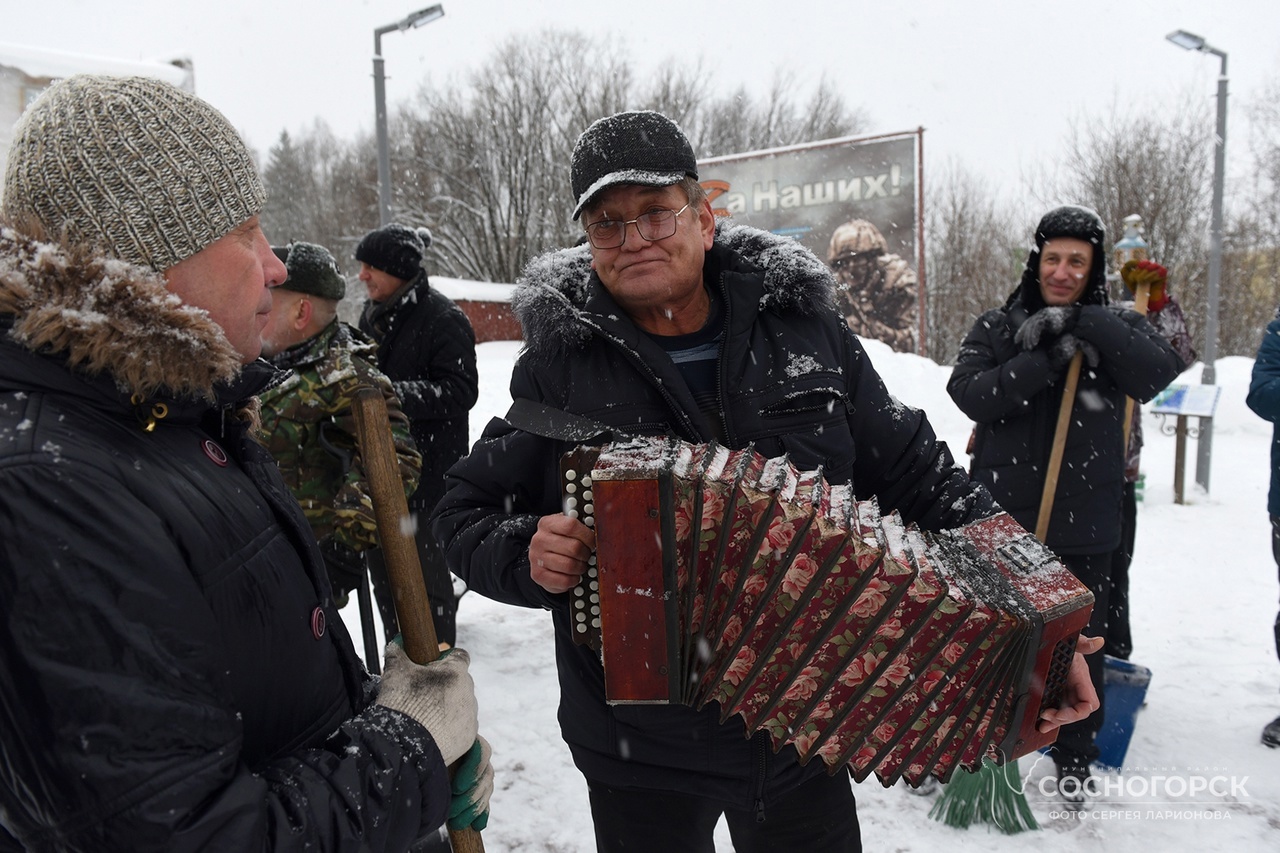 Уборка снега и гармонь